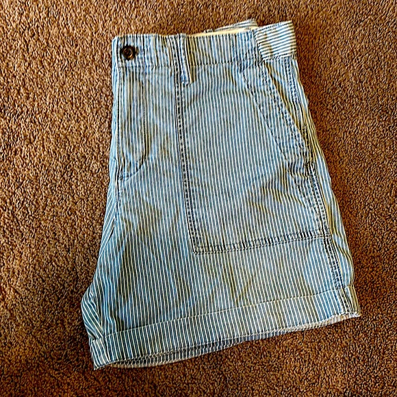 Gap Khaki Shorts, light Jean color with white stripes, size 8, lightly worn. - Picture 1 of 4